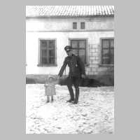 107-0054 Walter Krueger mit Tochter Elke.jpg